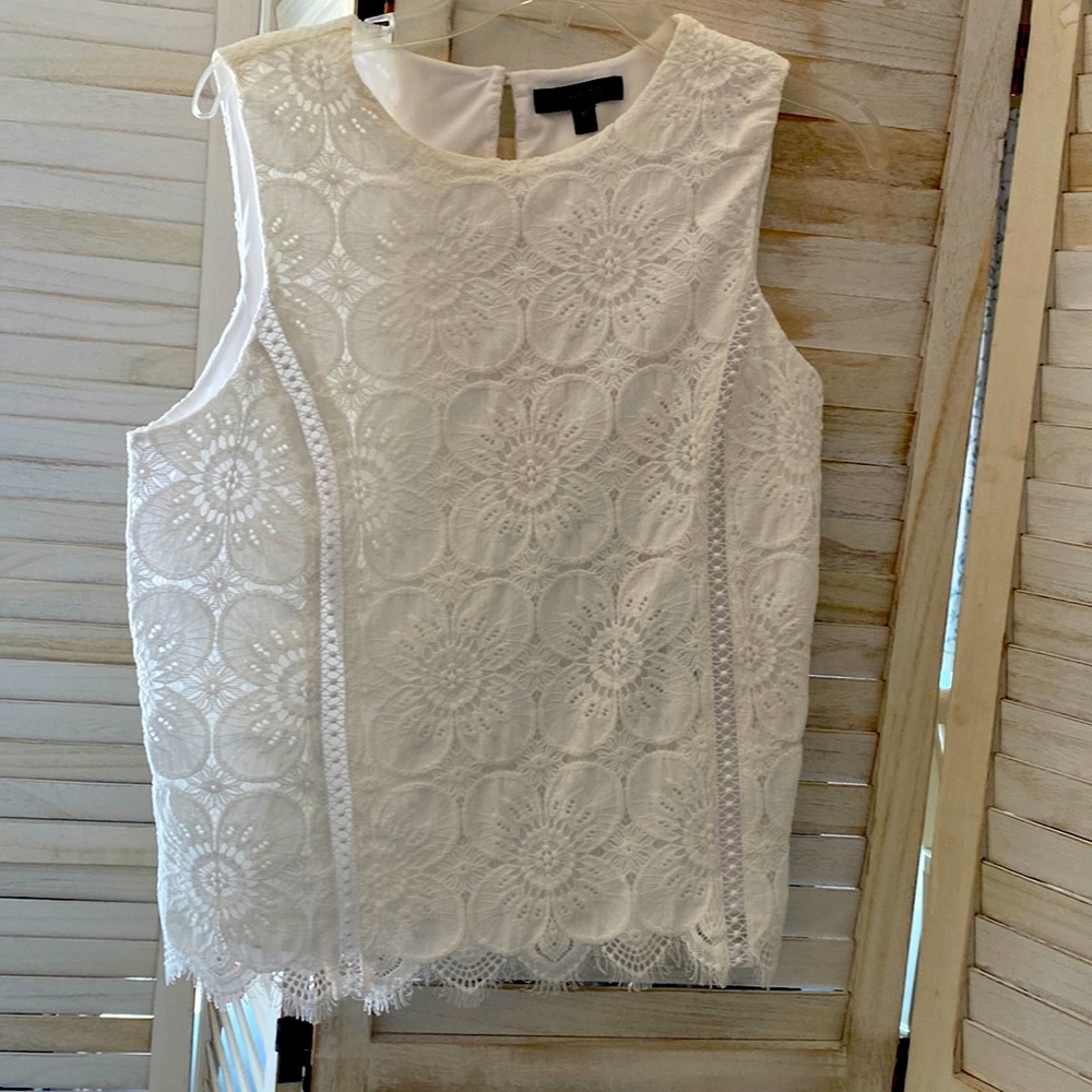 Banana Republic medium white lace sleeveless blouse non smokers